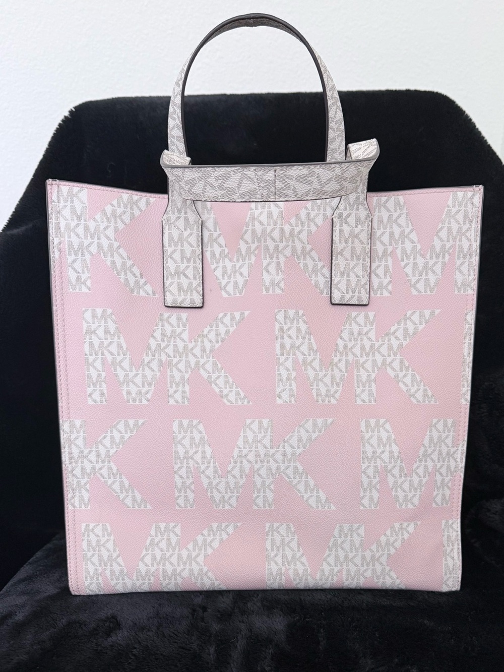 Michael Kors Pink MK Logo Large Tote with Gold Hardware - Picture 3 of 7